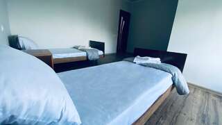 Отель Byurakan Guesthouse Бюракан Двухместный номер Делюкс с 1 кроватью или 2 отдельными кроватями, вид на горы-2